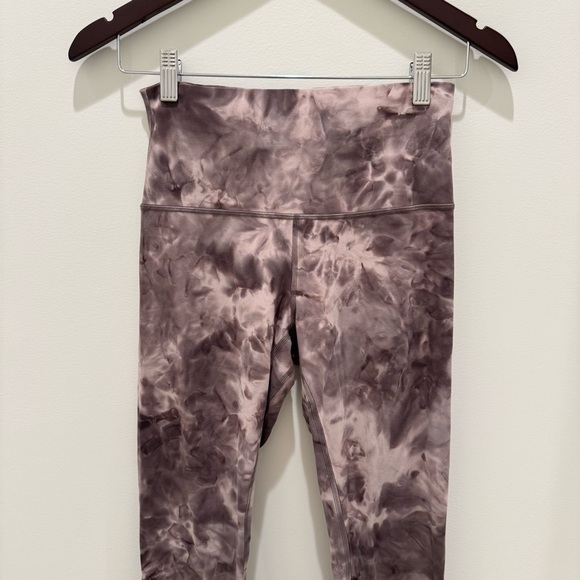 Lululemon Align High Rise Crop Leggings in Diamond Dye Mink Bery 23”
Size 6 - Picture 7 of 11